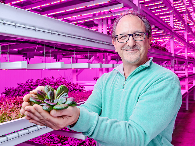 Lettuce isn&#039;t a typical Midwestern crop, but Robert Colangelo&#039;s Green Sense Farms in Indiana is anything but typical. (Progressive Farmer photo by Travis Anderson)